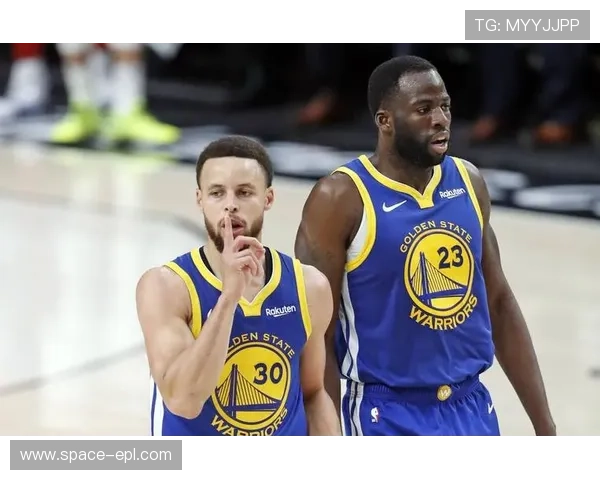 勇士客场三连胜收官,库里率队17胜16负稳居西部第八 勇士客场三连胜收官,库里率队17胜16负稳居西部第八